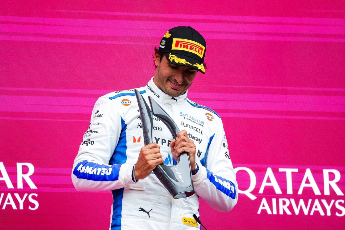Sainz a bakui eredményével egy négyszeres bajnok nyomdokaiba lépett